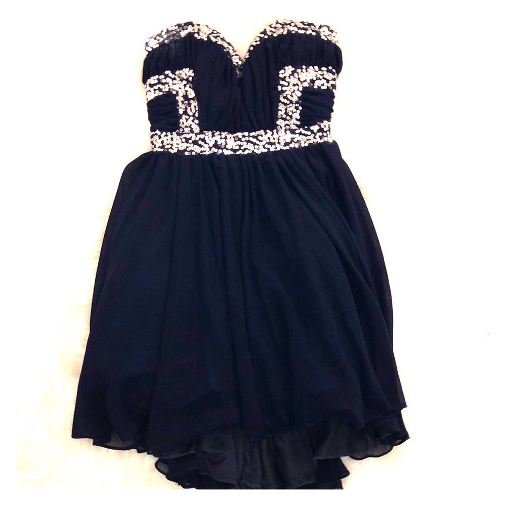 Strapless formal dress